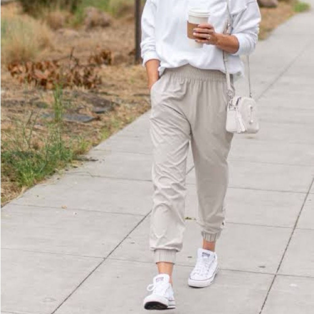 Vuori Villa Cargo Joggers Size Large